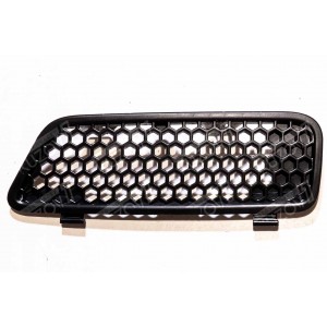 РЕШЕТКА РАДИАТОРА В КАПОТ (ЛЕВАЯ) ЧЕРНАЯ - фото